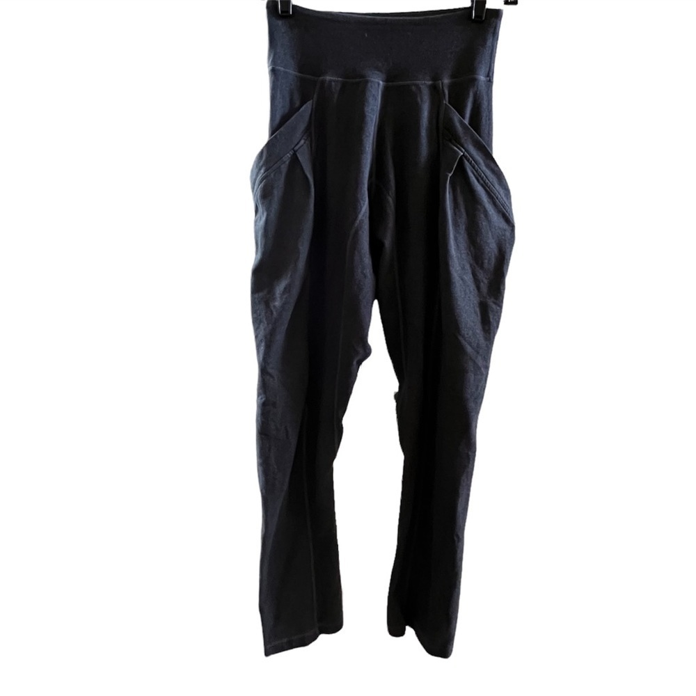 Lululemon womaens gray silver  2 two pocket pants stretchy size 4